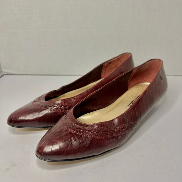 Vintage Etienne Aigner Kitten Heel Deep Red Alligator Shoes - Picture 3 of 9